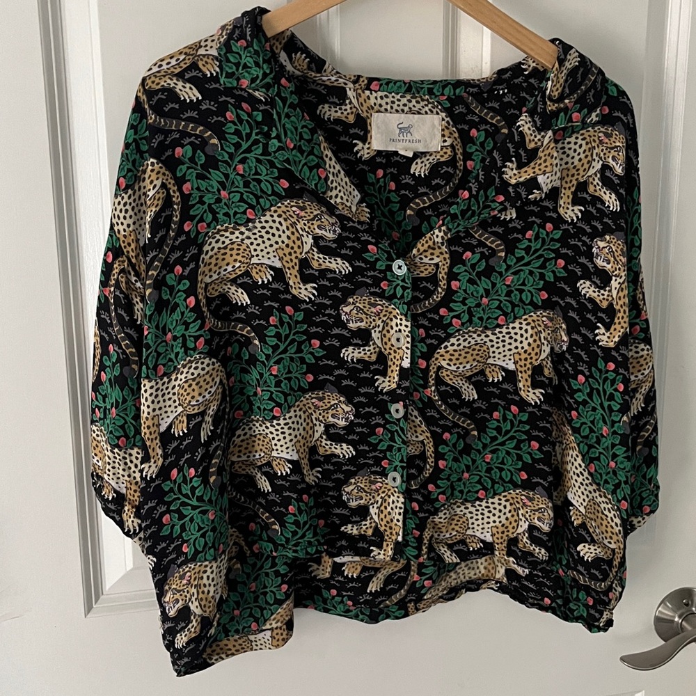 Printfresh leopard button down oversized top, siz… - image 1